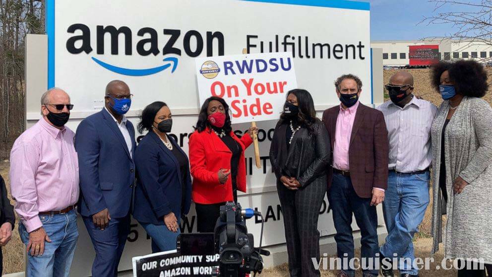 Black Lives Matter สนับสนุน สหภาพของ Amazon ใน Alabama ผู้จัดงานพยายามที่จะรูปแบบเป็นครั้งแรกที่สหภาพคลังสินค้า Amazon จะได้รับการสนับสนุน
