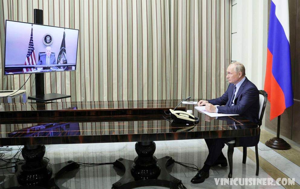 ไบเดนเผชิญหน้ากับปูตินเหนือยูเครน ในการประชุมเดิมพันสูง ประธานาธิบดีโจ ไบเดน บอกกับประธานาธิบดีรัสเซีย วลาดิมีร์ ปูติน ระหว่างการประชุม