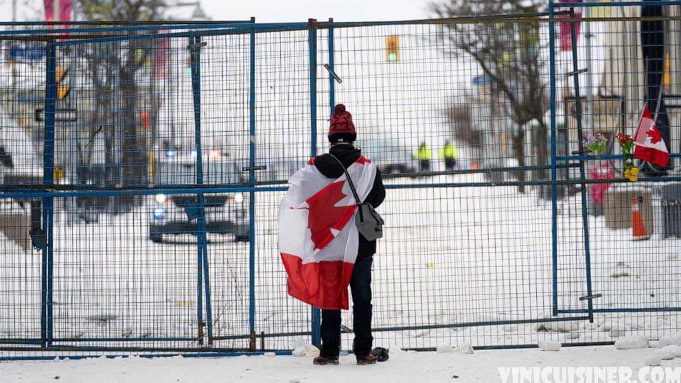 การประท้วงของแคนาดาสงบลง แต่อาจสะท้อนถึงการเมือง ถนนรอบรัฐสภาแคนาดาตอนนี้เงียบสงบ ผู้ประท้วงออตตาวาที่สาบานว่าจะไม่ยอมแพ้ส่วนใหญ่หายไป